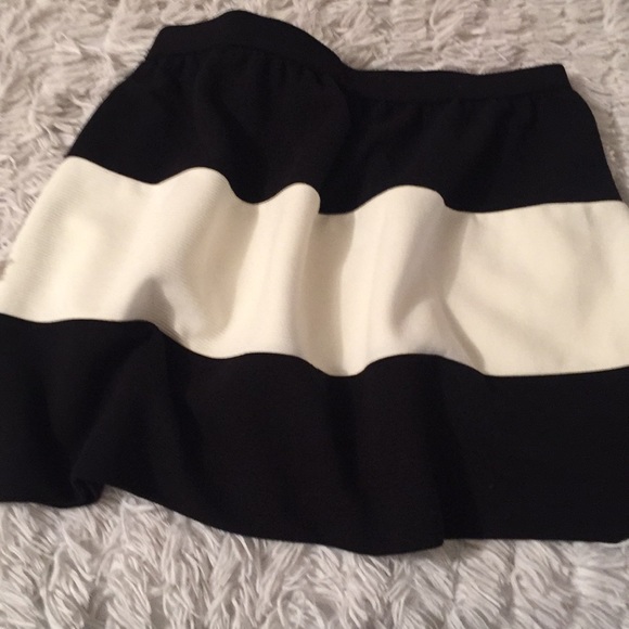 Elle Black & White Skirt - Picture 3 of 6